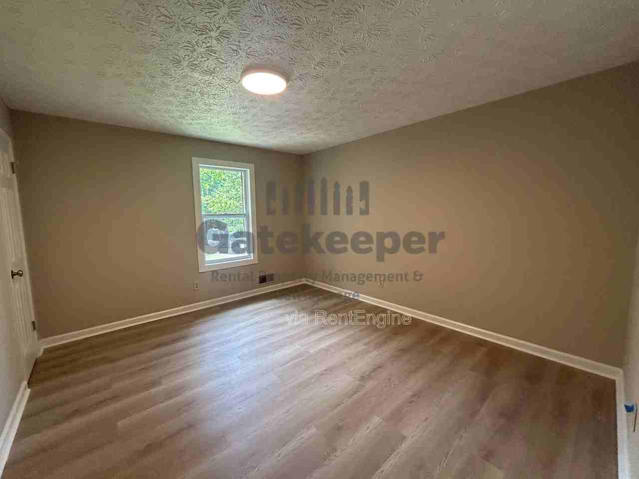115 Meadowbrook Ct - Photo 6 of 10