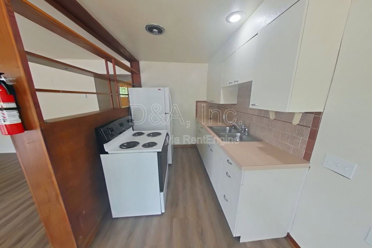 2520 Nw Tyler Ave - Photo 4 of 13