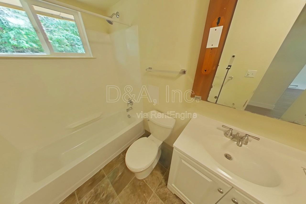 2520 Nw Tyler Ave - Photo 7 of 13