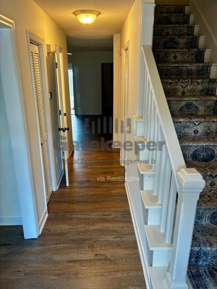 101 Sandlewood Dr - Photo 2 of 16