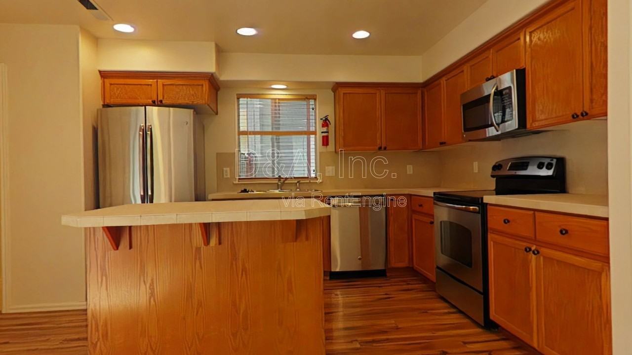 3523 Se Midvale Dr - Photo 4 of 16