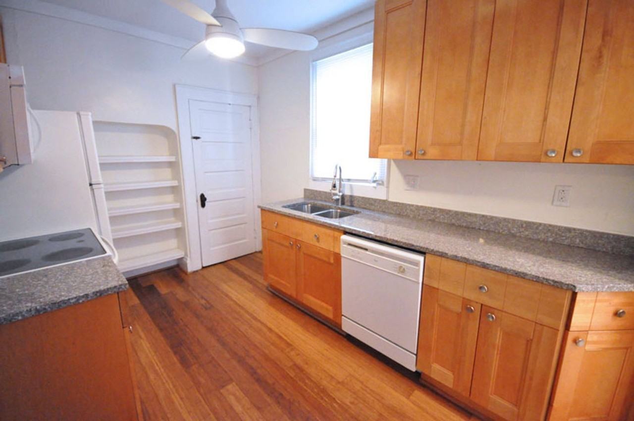 1504 Hamlet St - Photo 4 of 8