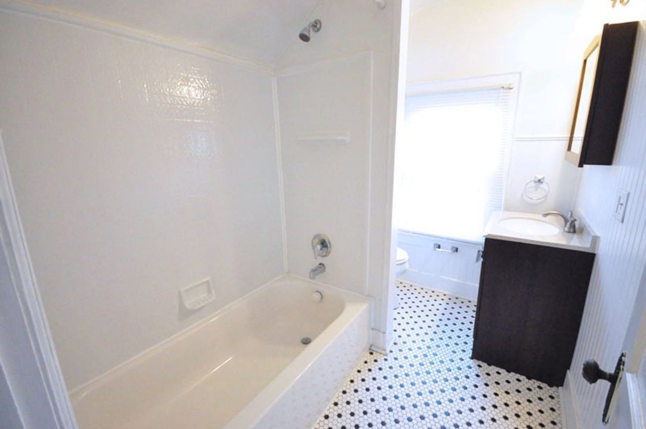 1504 Hamlet St - Photo 6 of 8