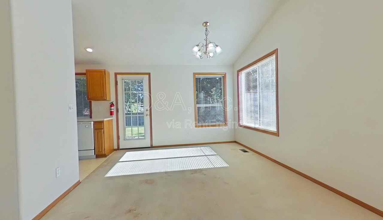 5605 Sw Windflower Dr - Photo 2 of 12