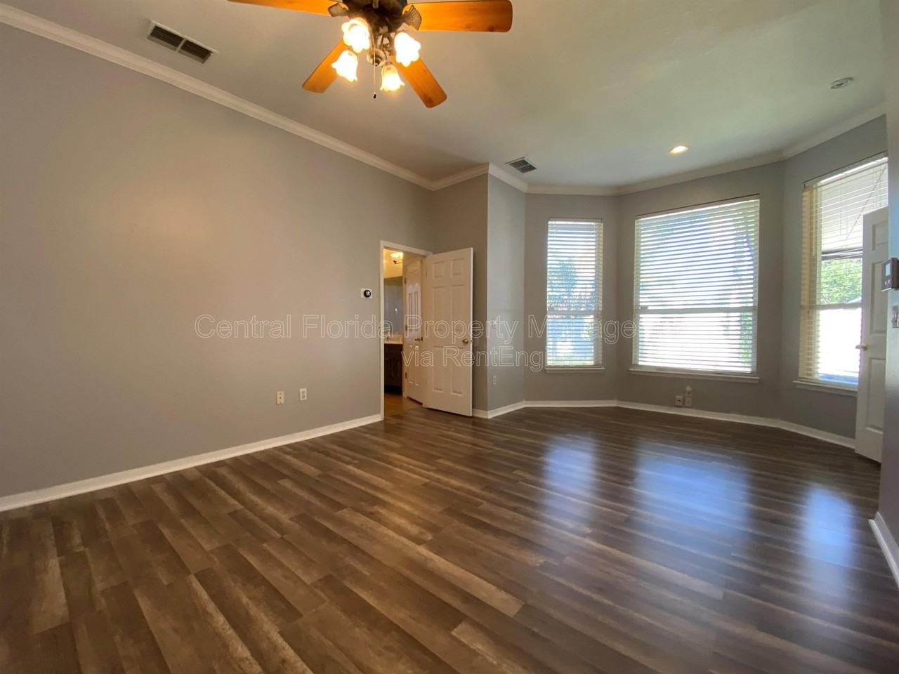 10885 Piping Rock Cir - Photo 3 of 28