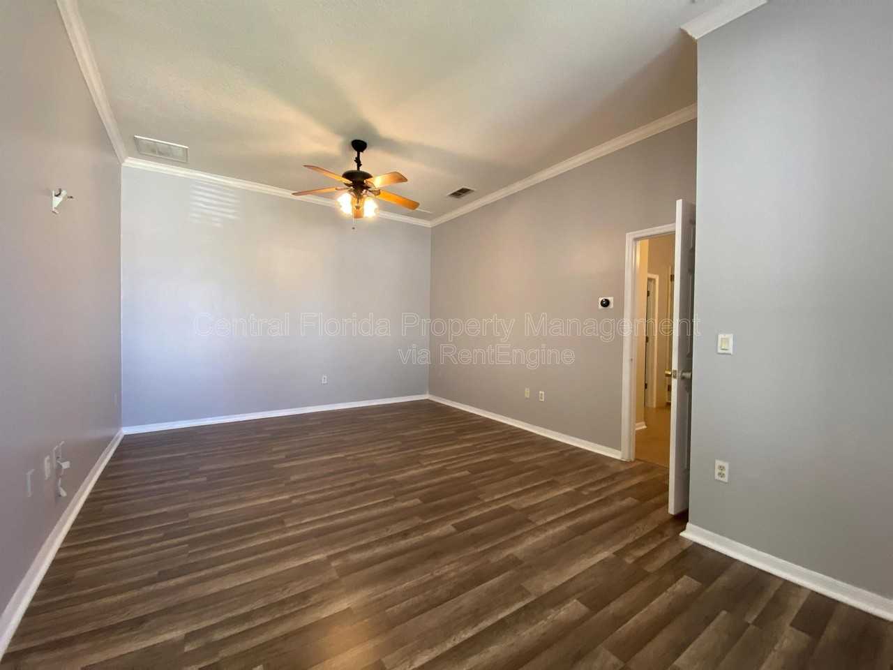 10885 Piping Rock Cir - Photo 7 of 28