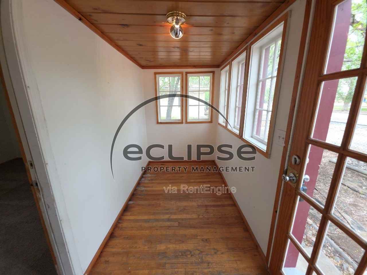 908 9th St #908 - Photo 4 of 22