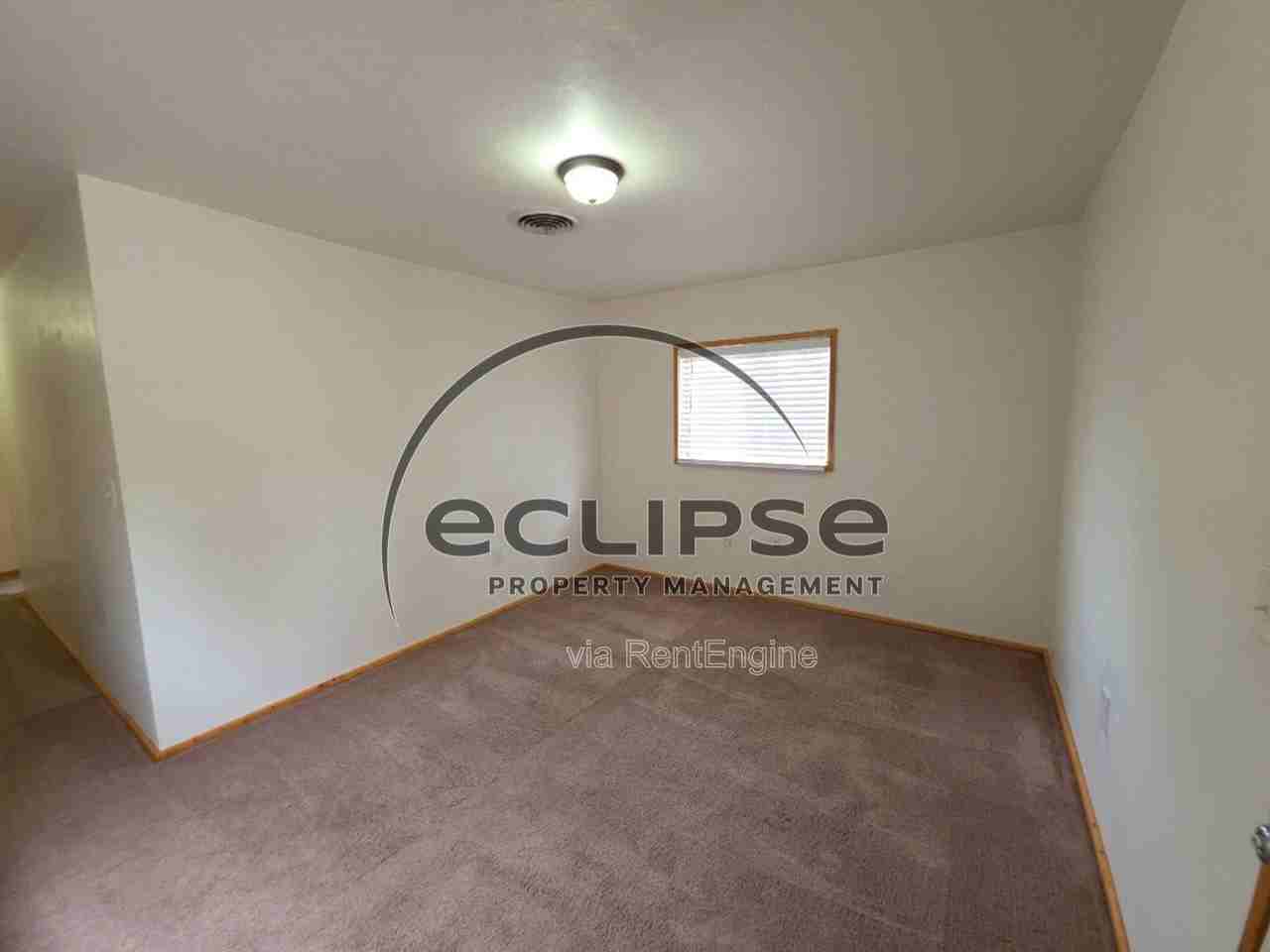 908 9th St #908 - Photo 5 of 22
