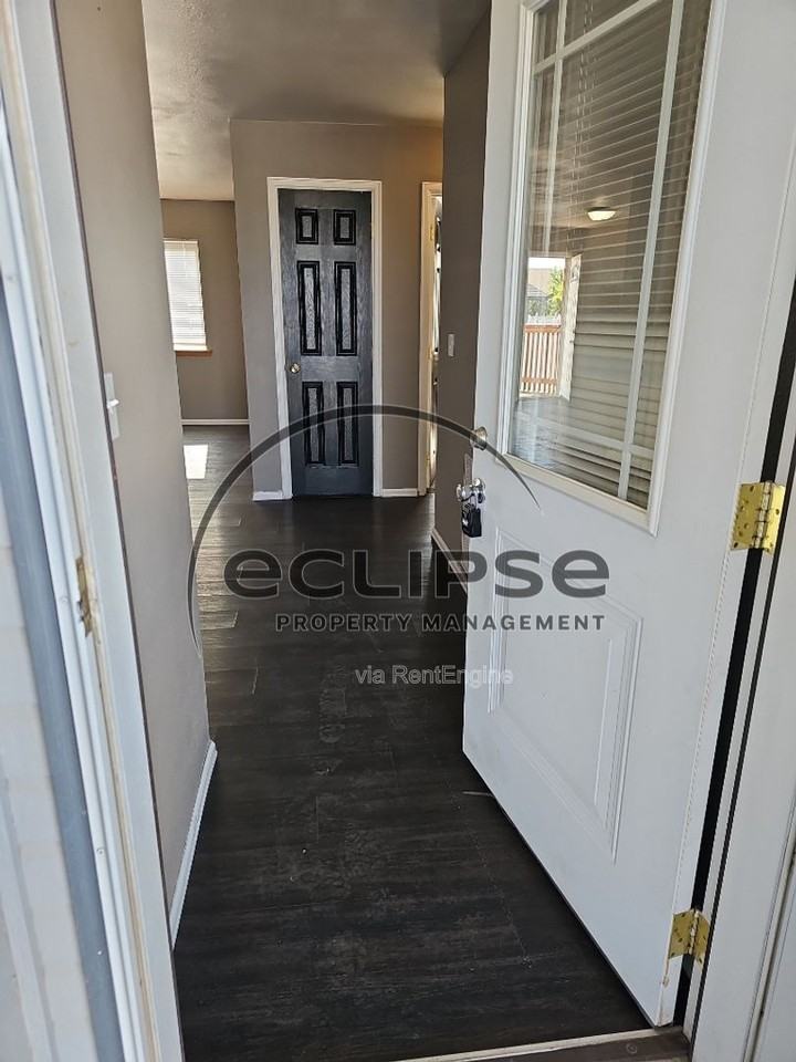 501 Foster Ave - Photo 3 of 29