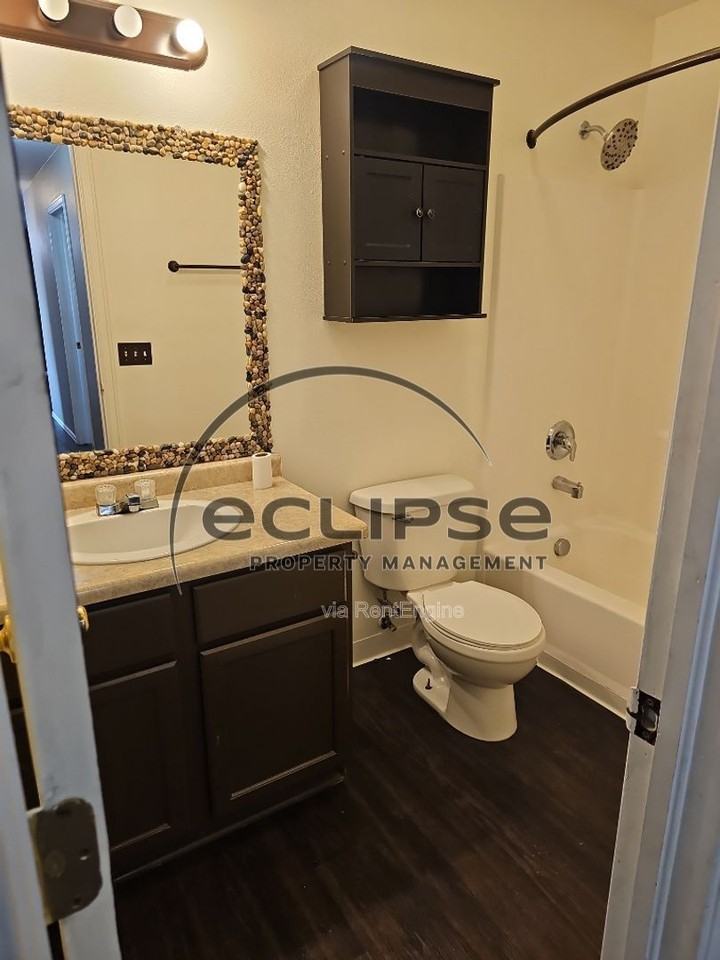 501 Foster Ave - Photo 6 of 29