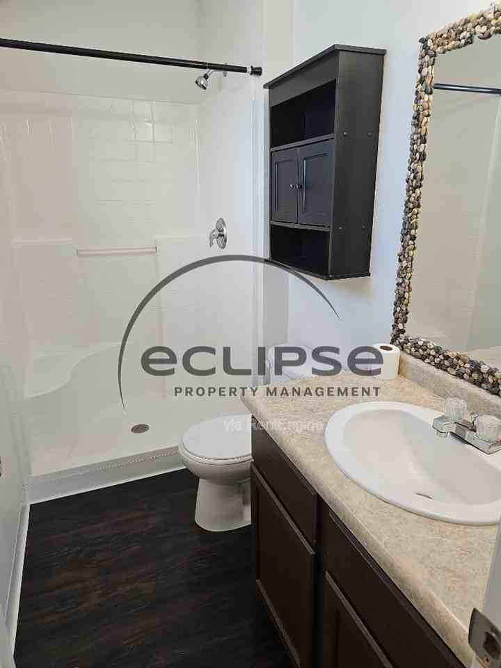 501 Foster Ave - Photo 7 of 29
