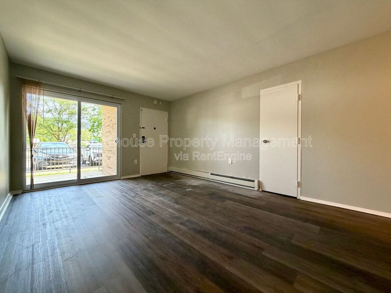 510 Woodridge St Ne #21 - Photo 2 of 10