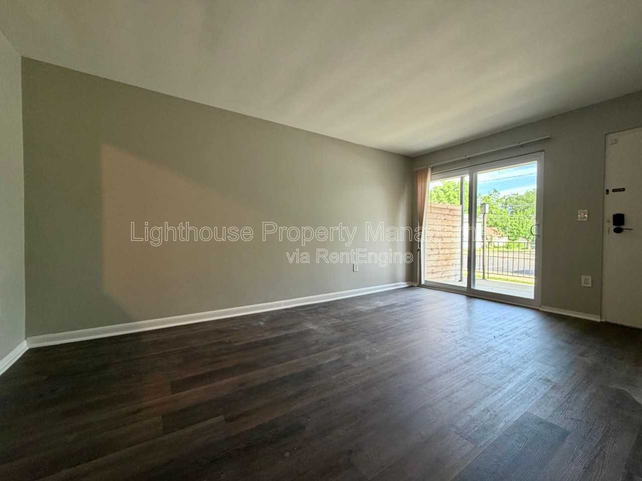 510 Woodridge St Ne #21 - Photo 3 of 10