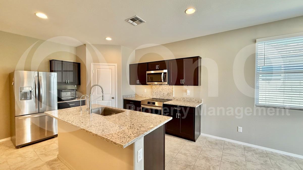 1172 W Paradise Way - Photo 2 of 18