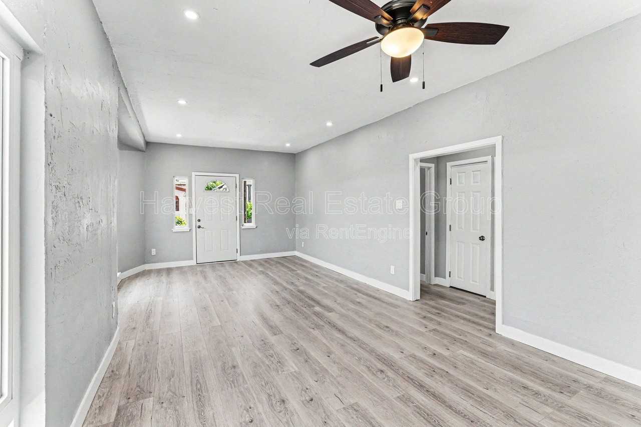 1619 Walnut St #A - Photo 3 of 19