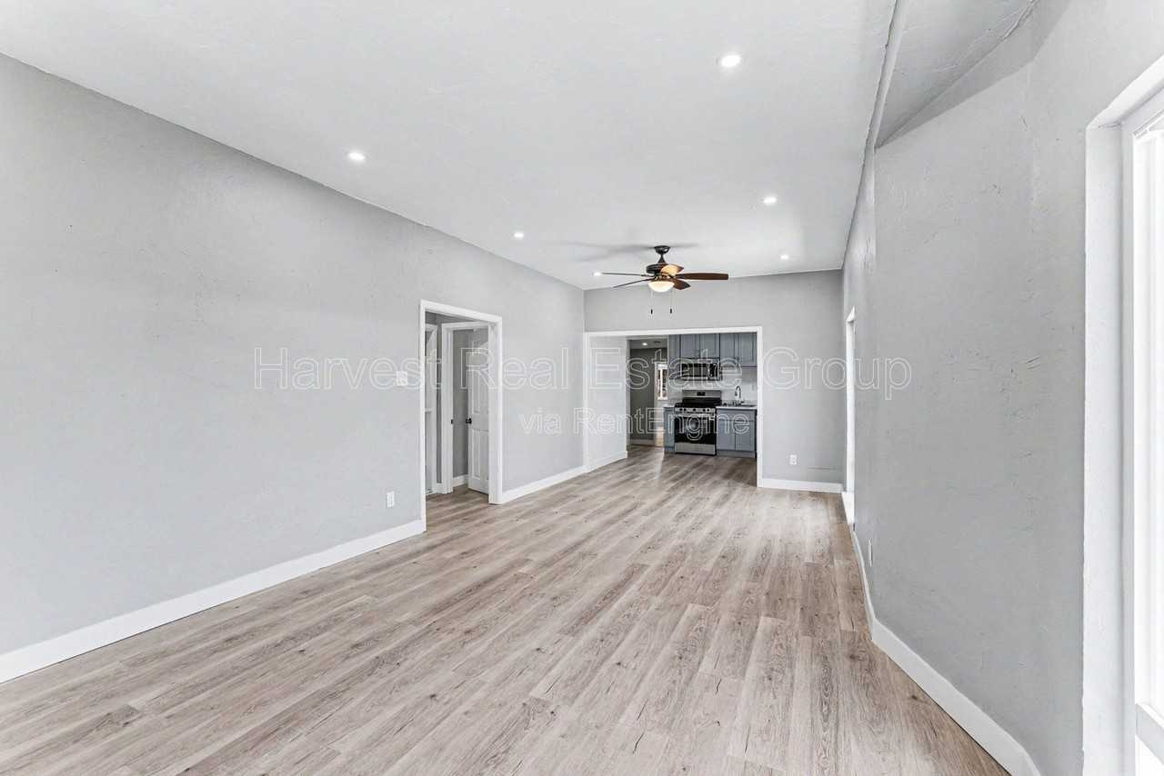 1619 Walnut St #A - Photo 5 of 19