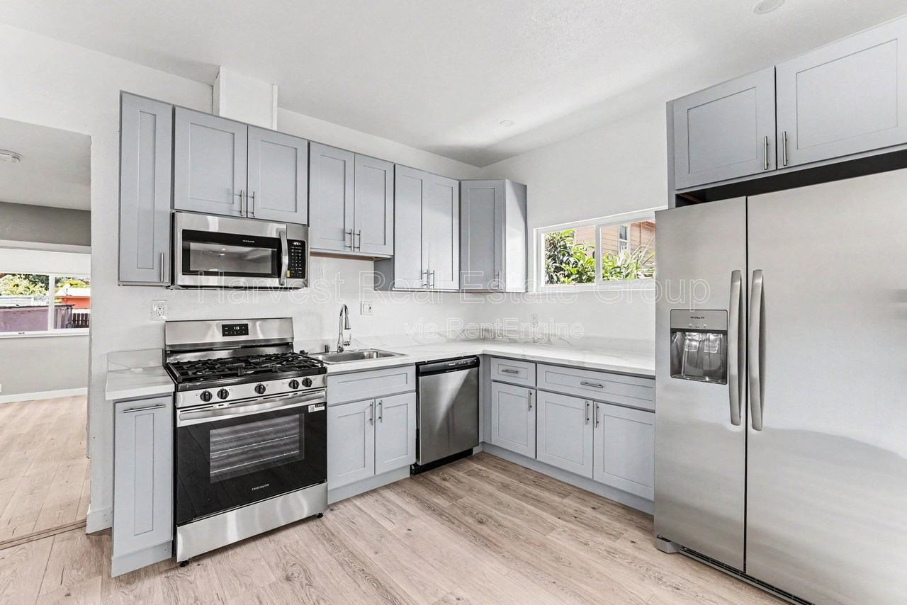 1619 Walnut St #A - Photo 6 of 19