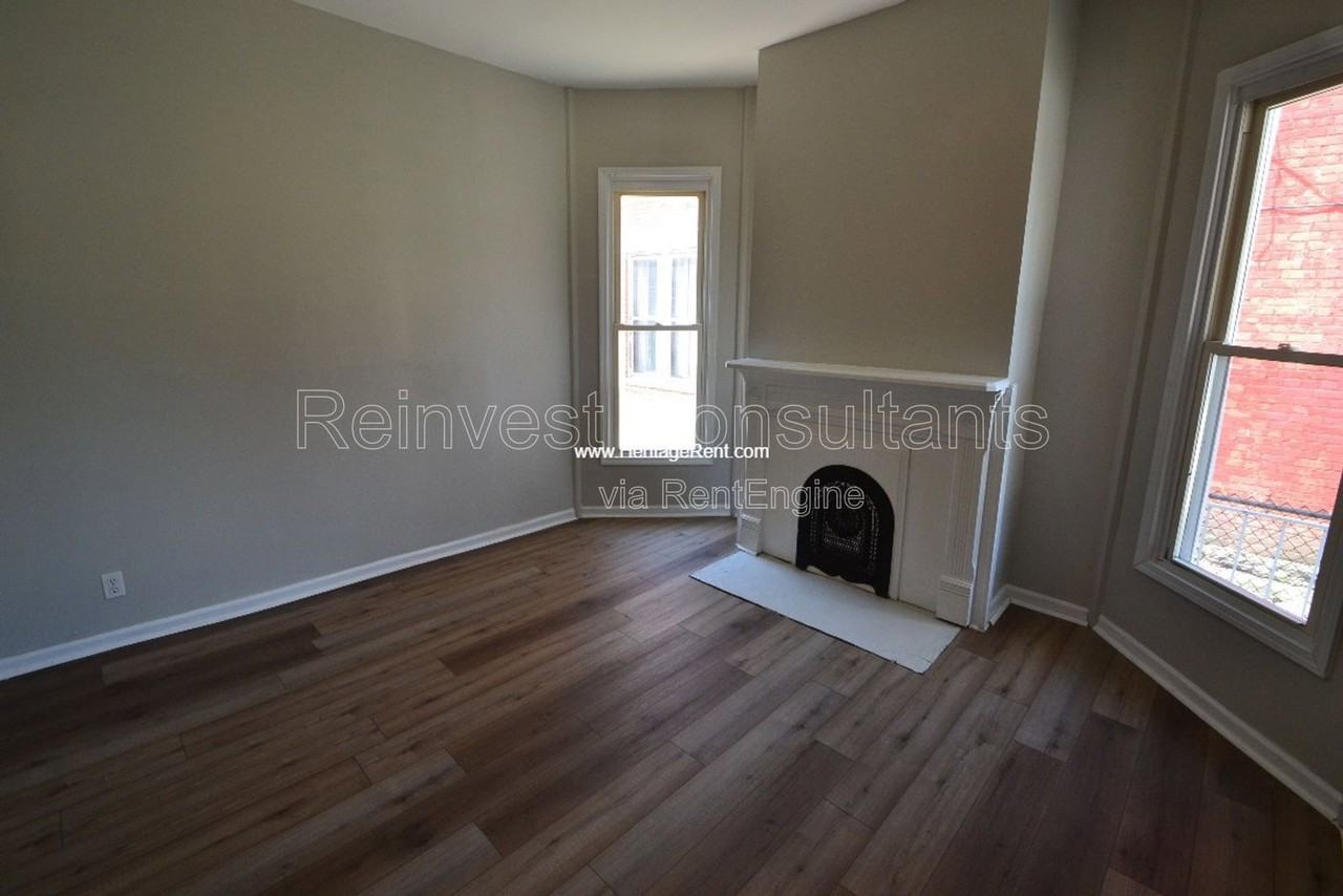 239 Forest Ave - Photo 3 of 10