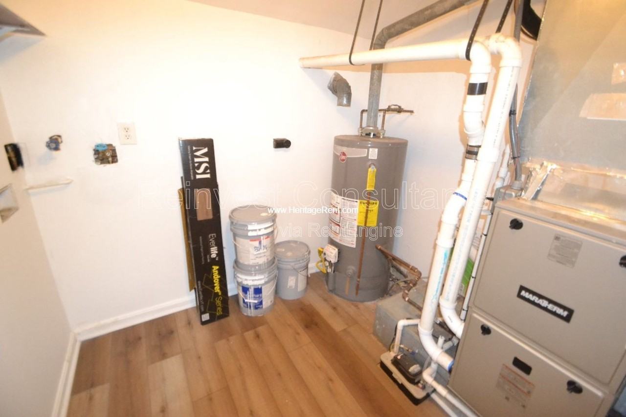 239 Forest Ave - Photo 7 of 10