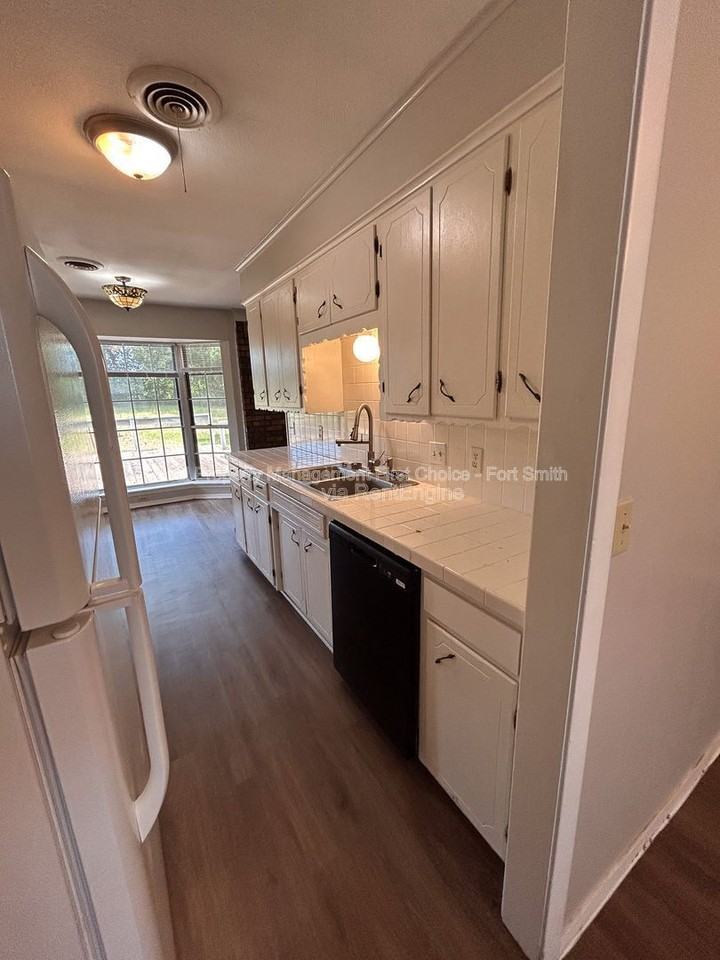 6315 Crimson Ave - Photo 7 of 29