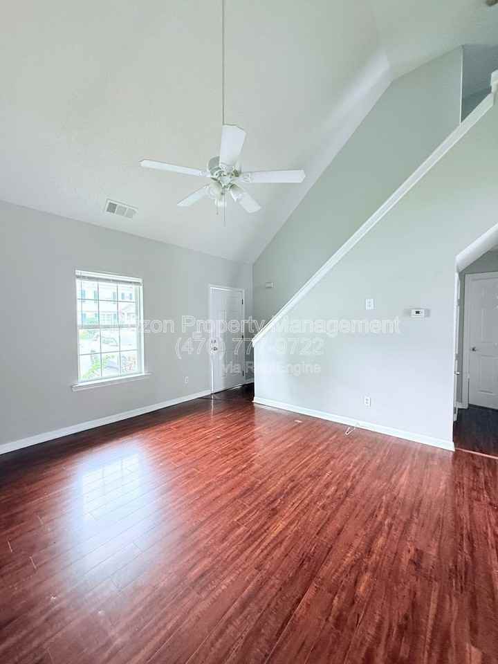 35 Middleton Ct - Photo 3 of 20