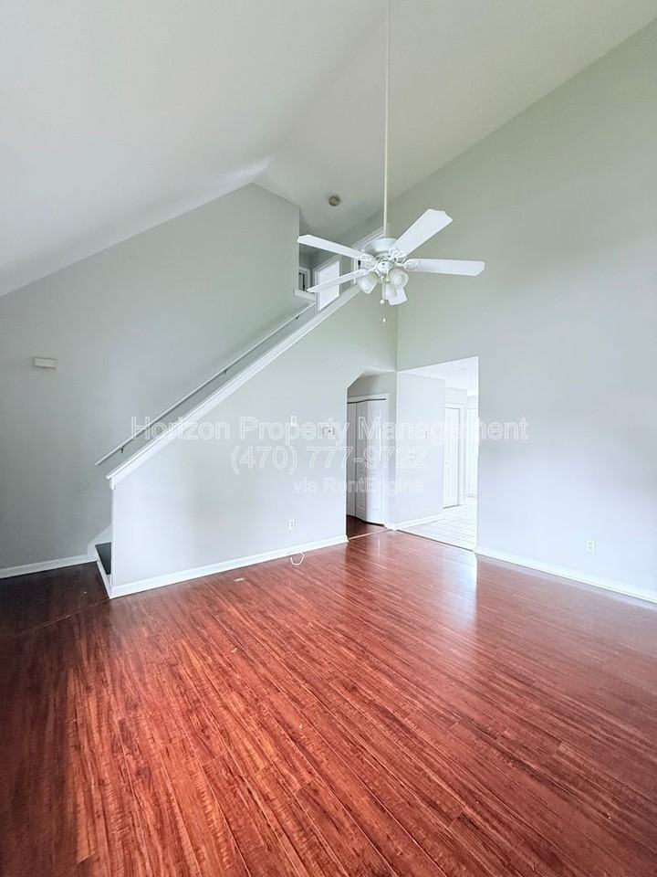 35 Middleton Ct - Photo 4 of 20