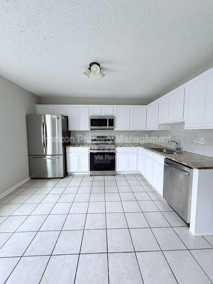 35 Middleton Ct - Photo 5 of 20