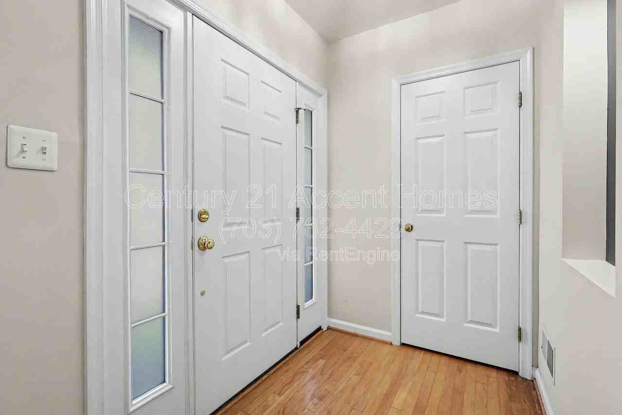 968 Harrison Cir - Photo 3 of 39