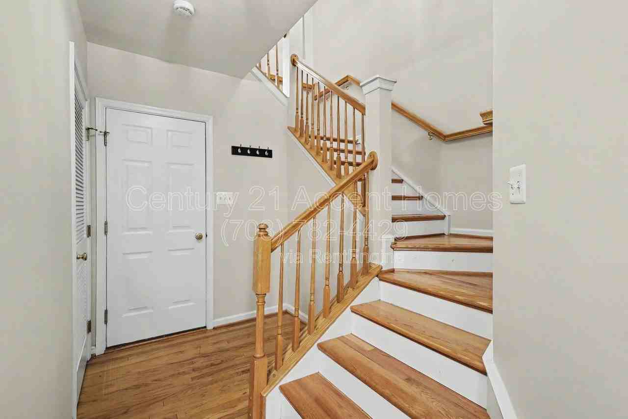 968 Harrison Cir - Photo 4 of 39