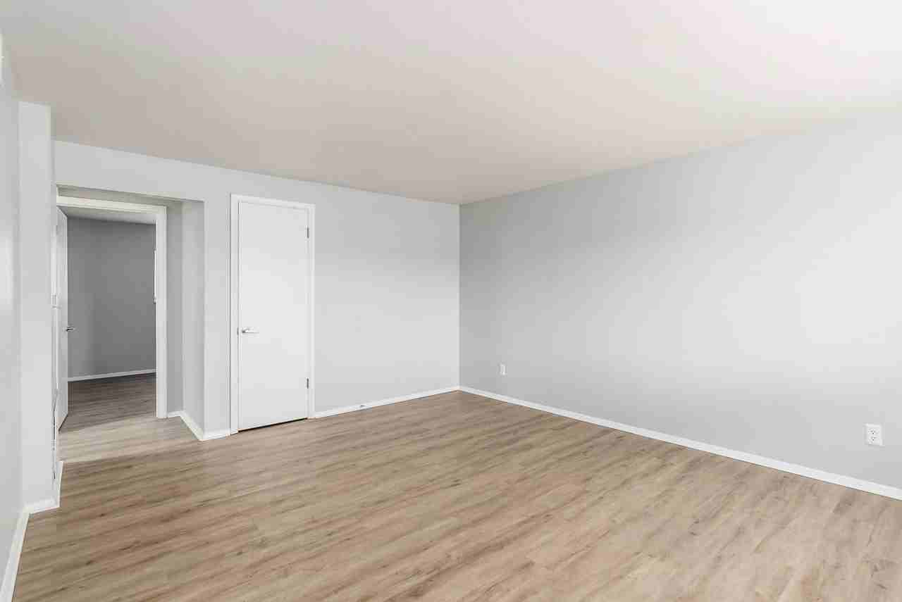 611 Riverview Dr #I - Photo 3 of 17