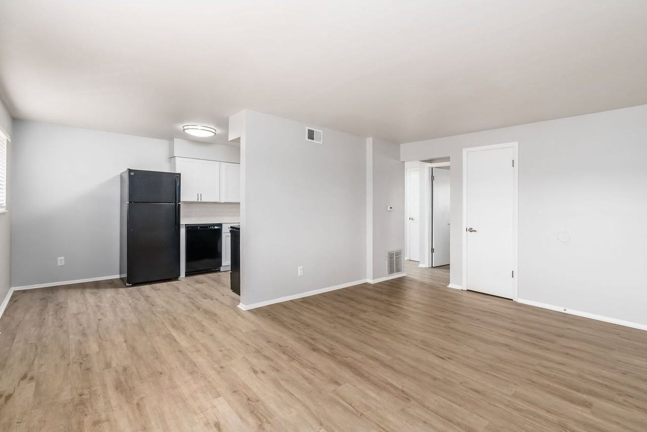 611 Riverview Dr #I - Photo 5 of 17