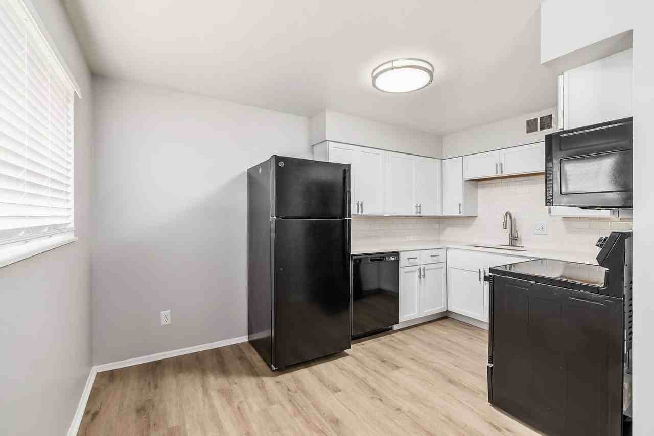 611 Riverview Dr #I - Photo 6 of 17