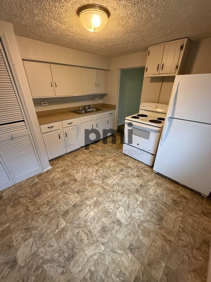 1311 E 11th St #4 - Photo 5 of 21