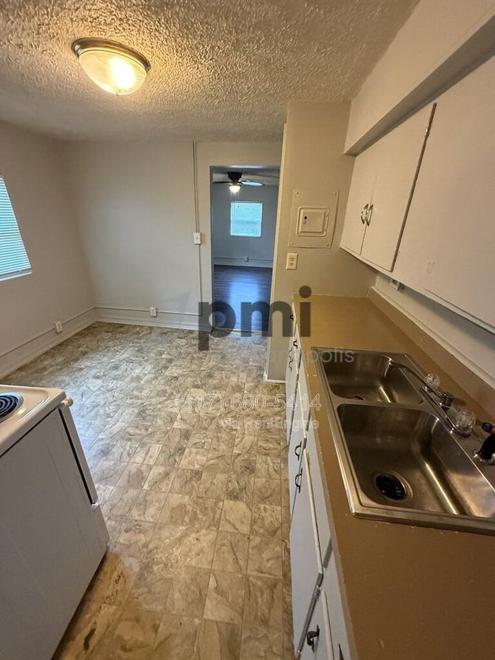 1311 E 11th St #4 - Photo 6 of 21