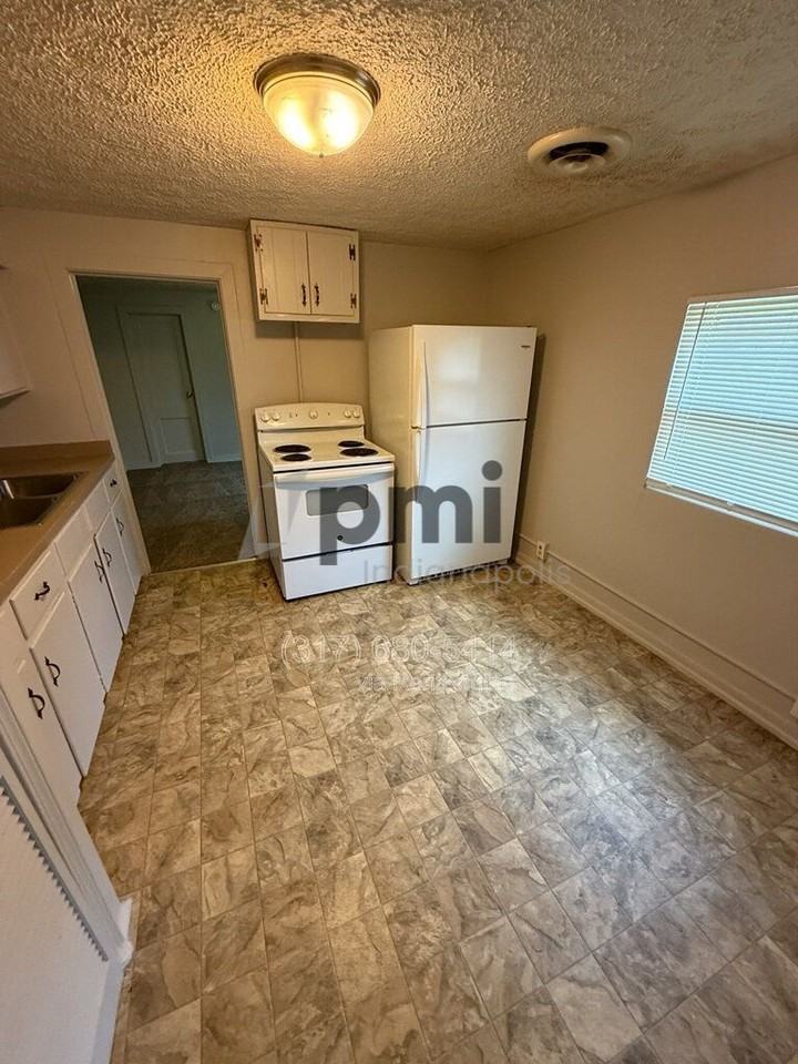 1311 E 11th St #4 - Photo 7 of 21