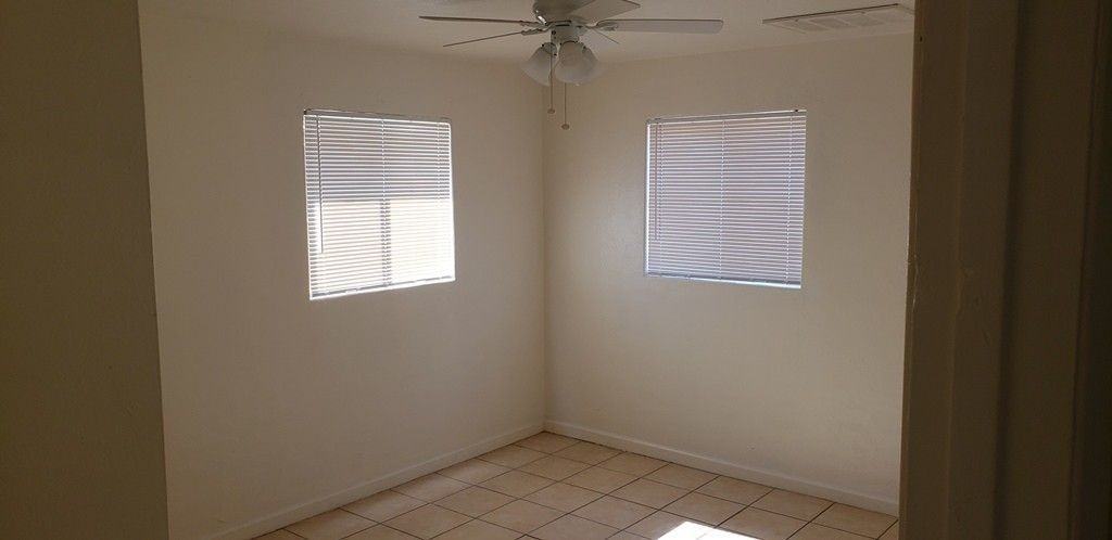 114 W Riley Dr - Photo 5 of 9