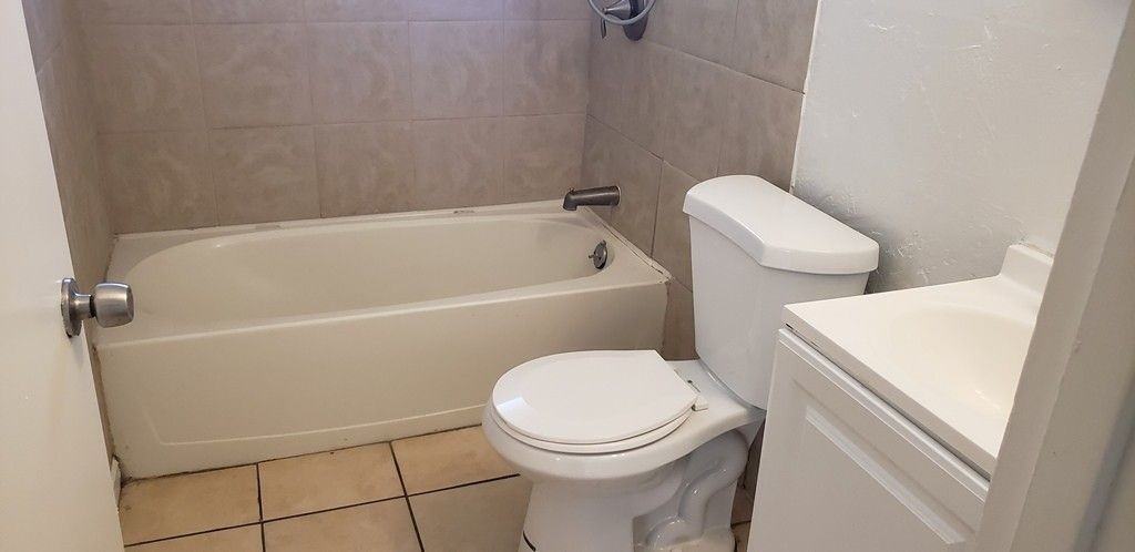 114 W Riley Dr - Photo 6 of 9