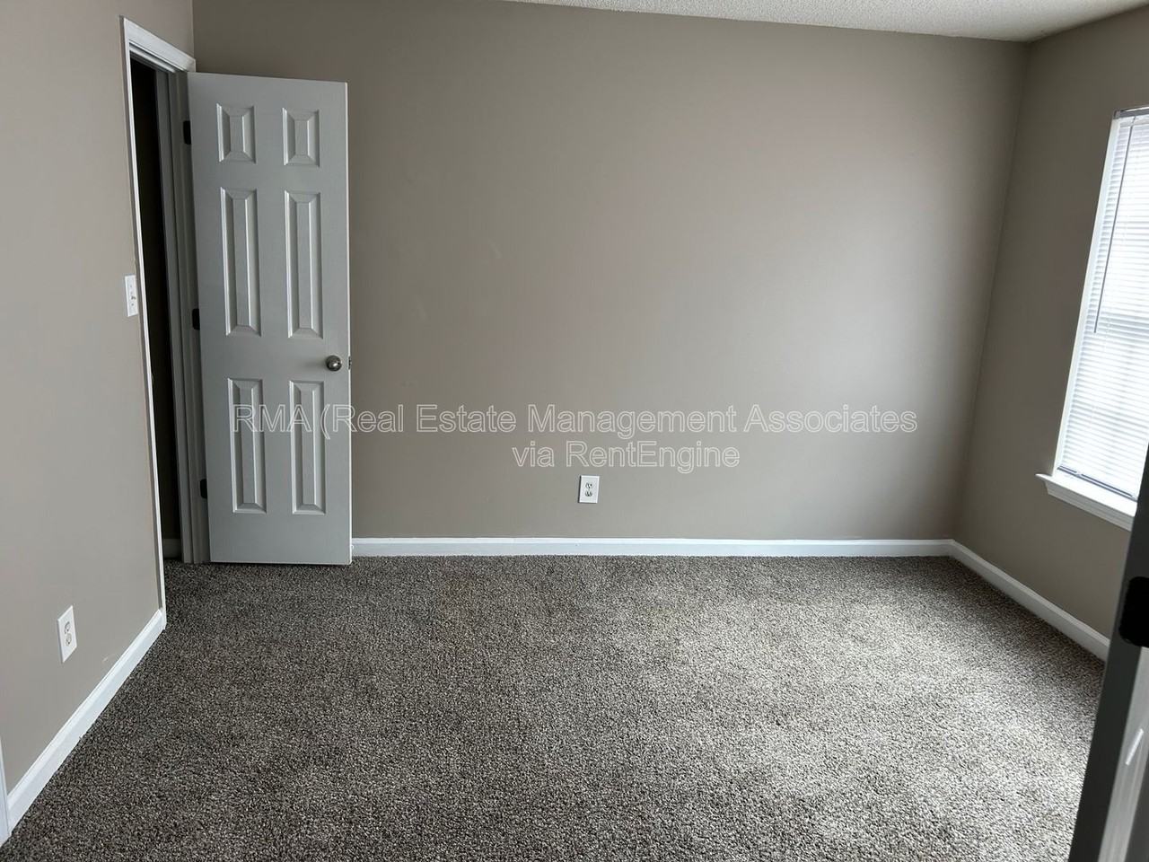 1840 Carrington Dr - Photo 4 of 12