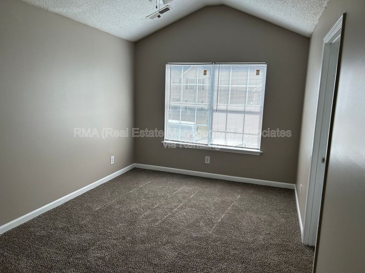 1840 Carrington Dr - Photo 7 of 12