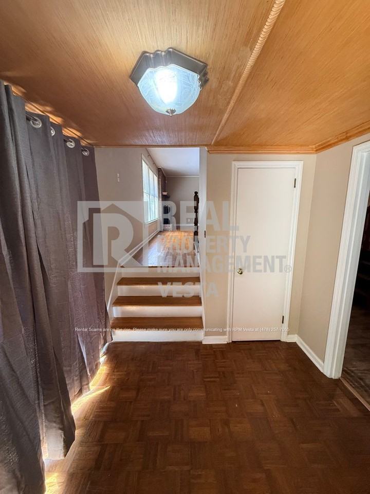 1933 Deerwood Pl - Photo 2 of 19