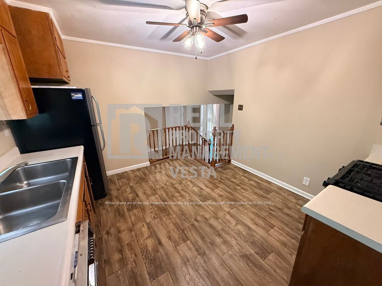 1933 Deerwood Pl - Photo 4 of 19