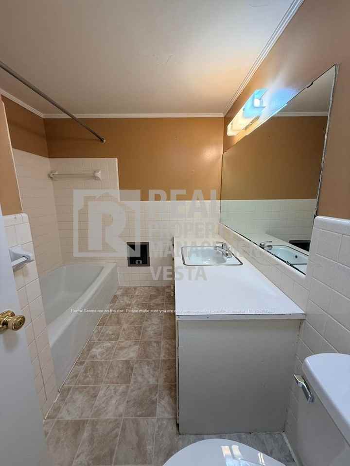 1933 Deerwood Pl - Photo 6 of 19