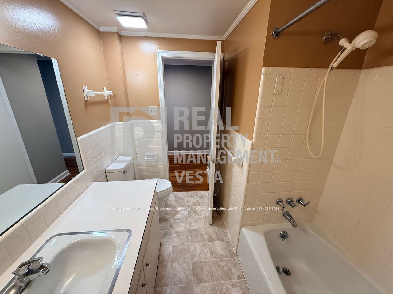 1933 Deerwood Pl - Photo 7 of 19