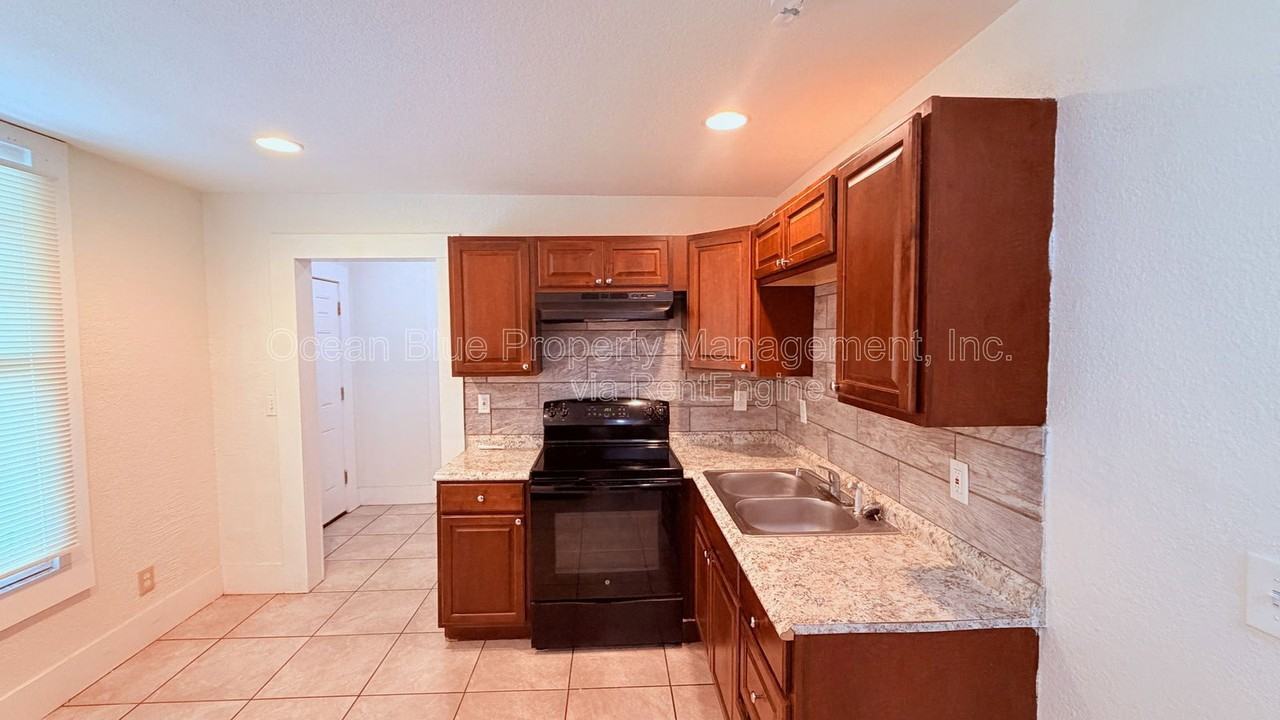 316 W Columbus Dr #A - Photo 3 of 14