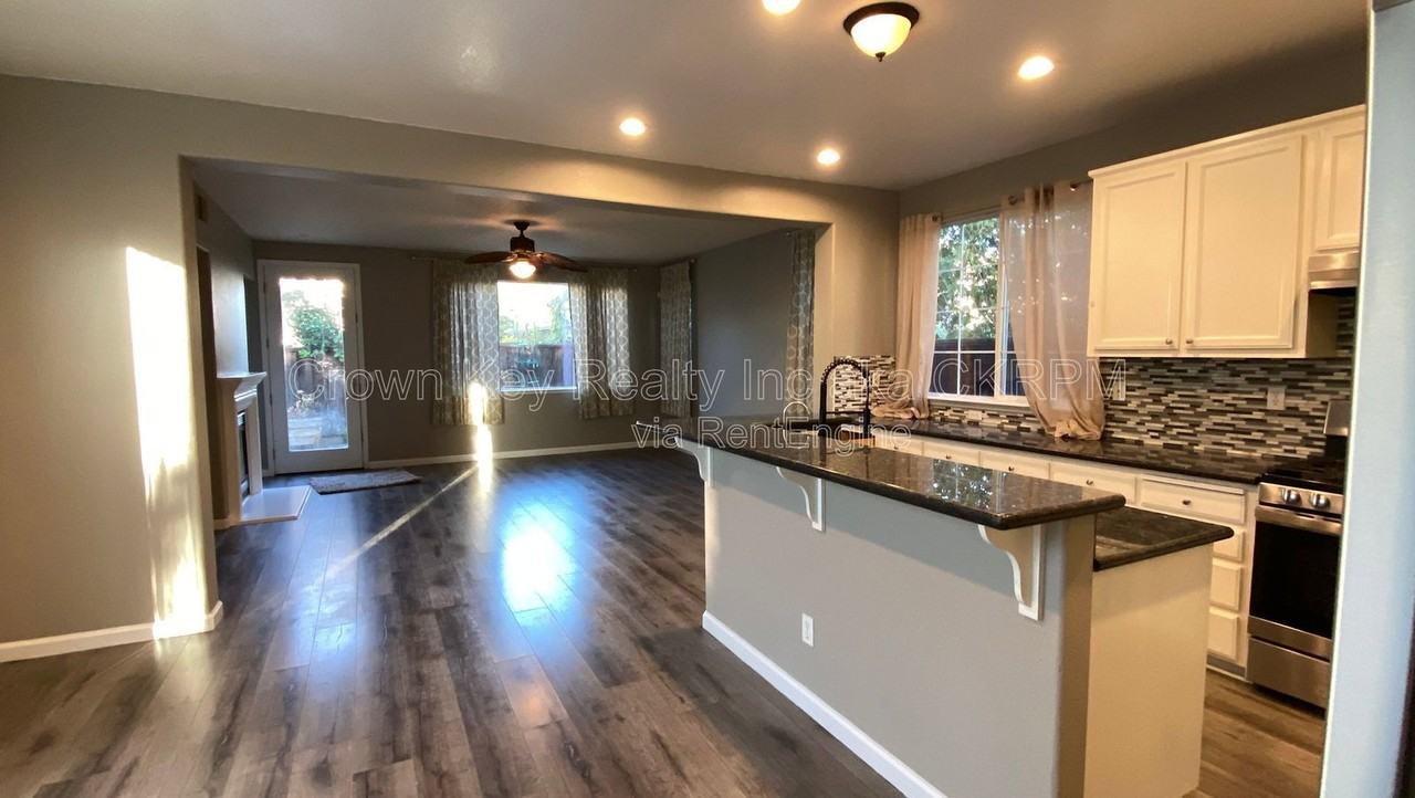 352 Goodall Dr - Photo 5 of 29