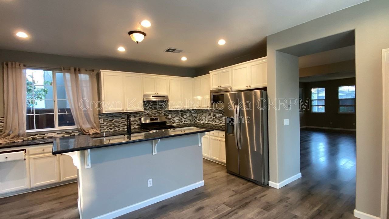 352 Goodall Dr - Photo 6 of 29
