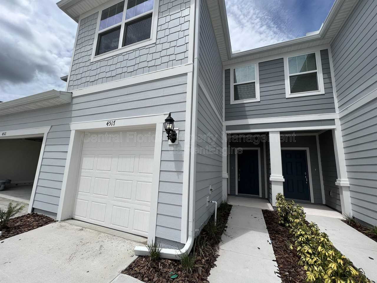 4517 Sparkling Shell Ave - Photo 2 of 33
