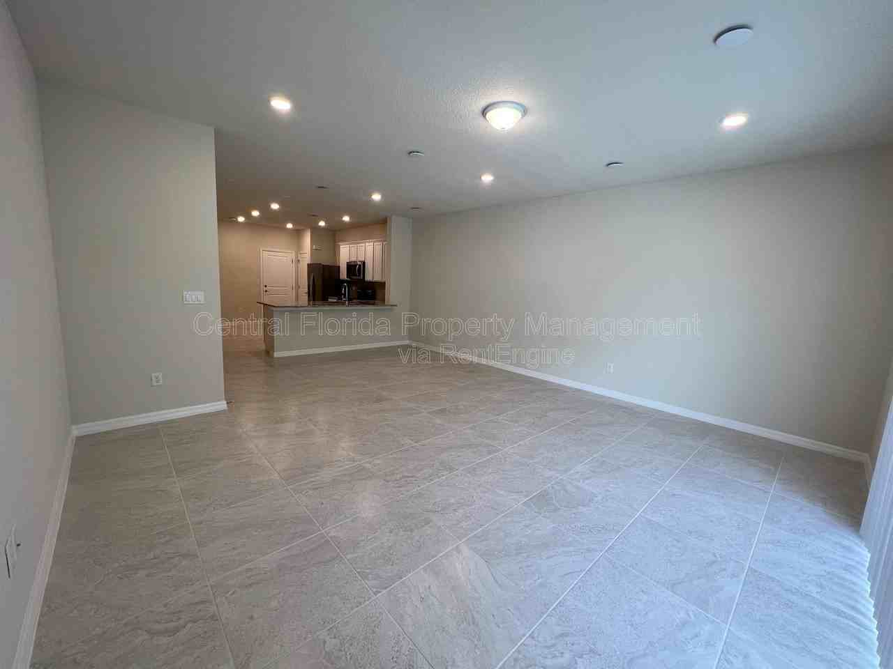 4517 Sparkling Shell Ave - Photo 4 of 33