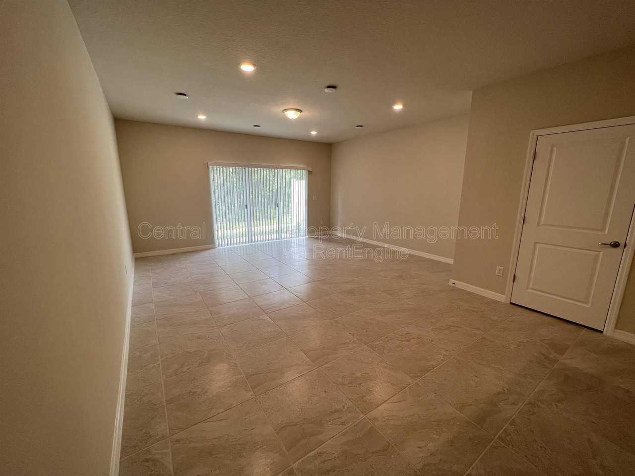 4517 Sparkling Shell Ave - Photo 5 of 33
