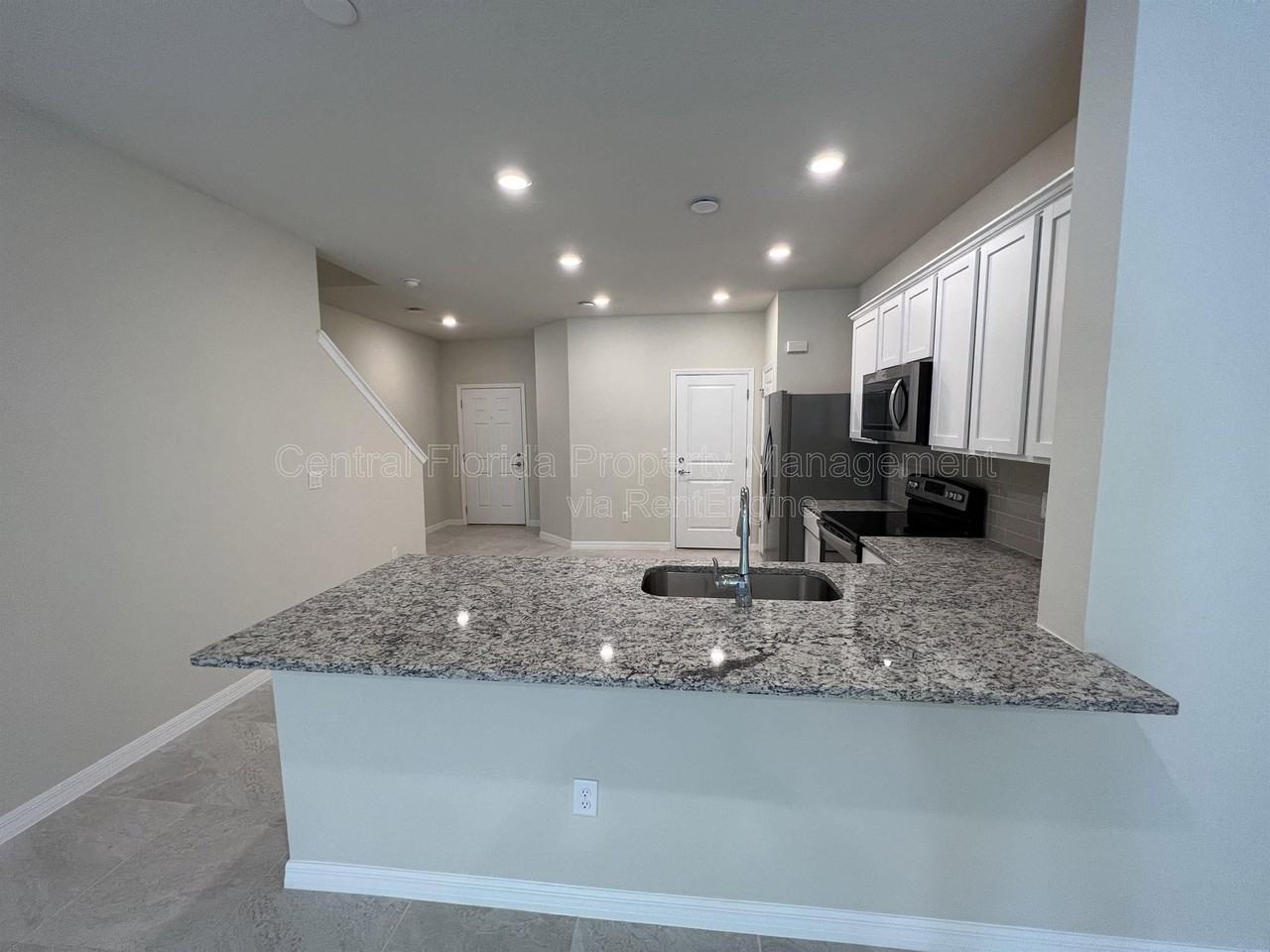 4517 Sparkling Shell Ave - Photo 7 of 33